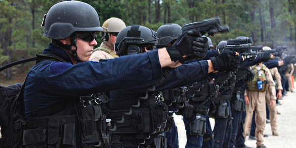 Soldaten des U.S. Marine Corps trainieren mit Waffen von "Sig Sauer"
