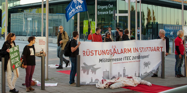 Protest gegen die ITEC 2018 vor der Messe Stuttgart 
