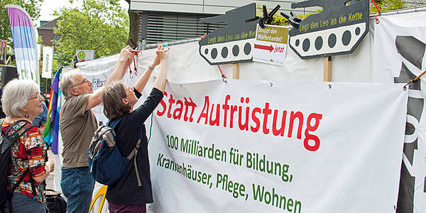 Protest vor der Rheinmetall-Hauptversammlung 2022 in Düsseldorf