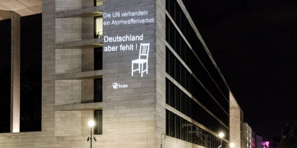 Protest von ICAN Germany am Auswärtigen Amt