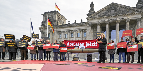 Aktionstag 2019 der "Aktion Aufschrei - Stoppt den Waffenhandel!" in Berlin