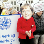 Setzen Sie ein Zeichen, Frau Merkel! Aktion für ein Atomwaffenverbot bei Ohne Rüstung Leben.