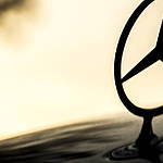 Ein Mercedes-Stern, das Markenzeichen der Daimler AG