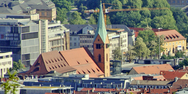 Ohne Rüstung Leben protestiert gegen Militärkonzerte in der Leonhardskirche Stuttgart
