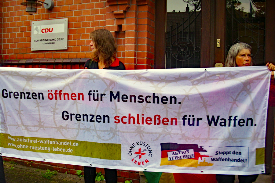 Mahnwache gegen Rüstungsexporte &quot;Grenzen schließen für Waffen&quot; in Celle, Foto: List
