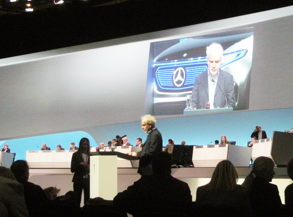 Paul Russmann von Ohne Rüstung Leben spricht auf der Daimler-Aktionärshauptversammlung 2017