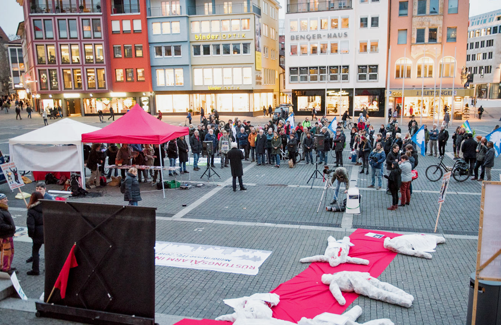 Kundgebung von Ohne Rüstung Leben gegen die ITEC 2018 auf dem Stuttgarter Marktplatz. Foto: © Jens Volle