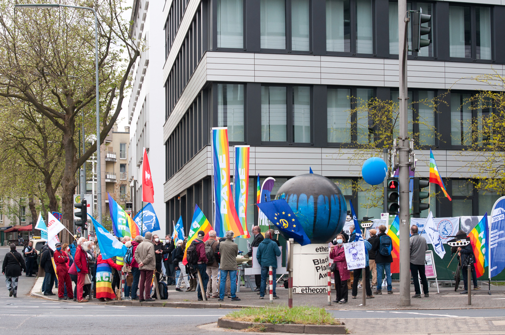 Proteste vor der Aktionärshauptversammlung von Rheinmetall am 11. Mai 2021