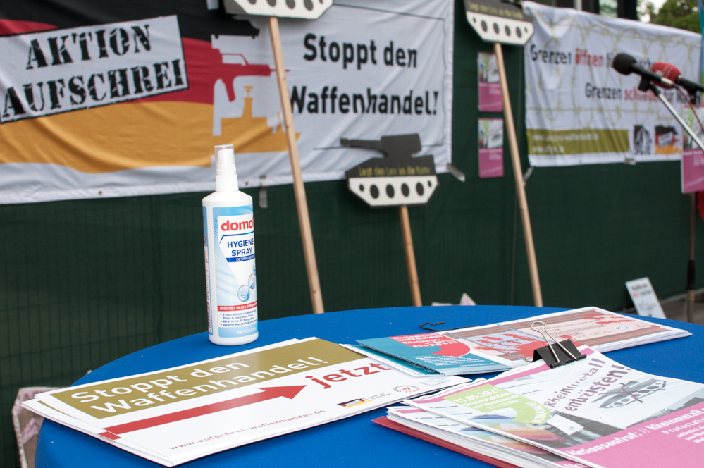 Protest vor der Rheinmetall-AHV mit Corona-Maßnahmen